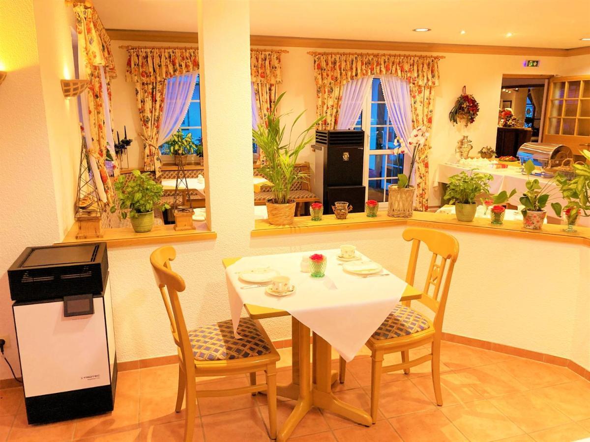 Landhaus Mueritzgarten Hotel Garni Röbel エクステリア 写真