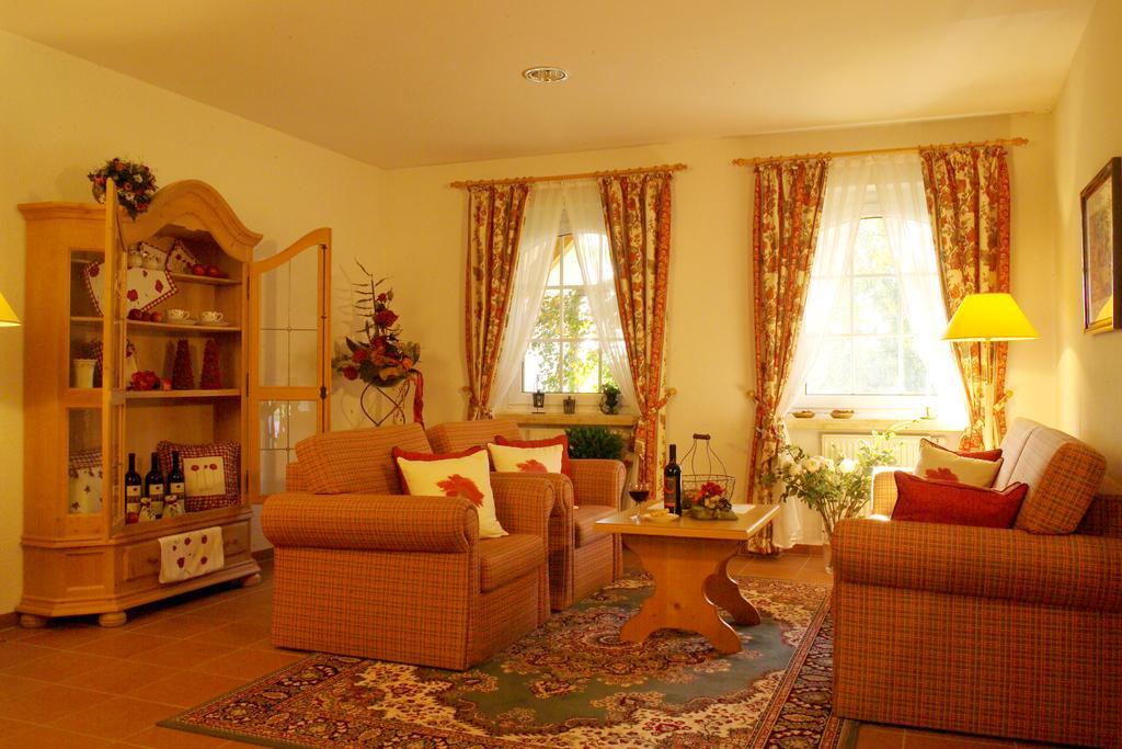 Landhaus Mueritzgarten Hotel Garni Röbel エクステリア 写真