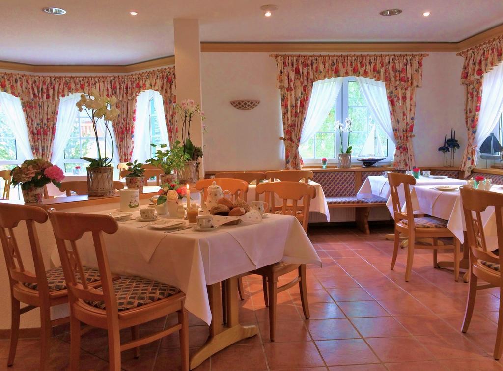 Landhaus Mueritzgarten Hotel Garni Röbel エクステリア 写真