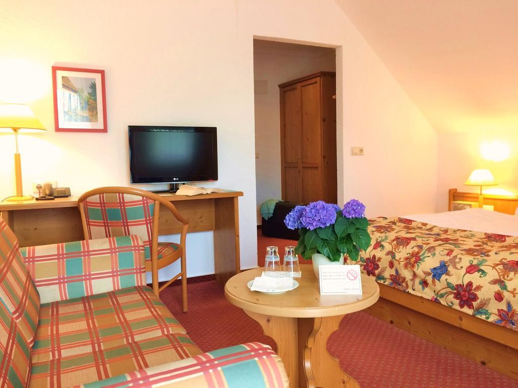 Landhaus Mueritzgarten Hotel Garni Röbel エクステリア 写真