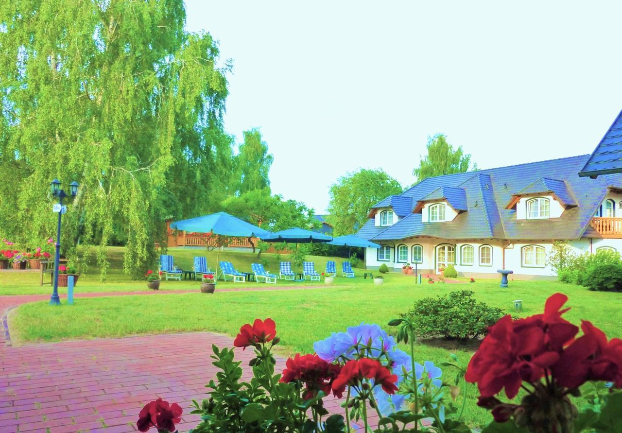 Landhaus Mueritzgarten Hotel Garni Röbel エクステリア 写真