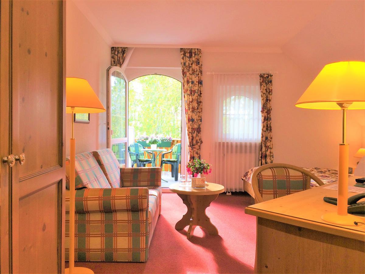 Landhaus Mueritzgarten Hotel Garni Röbel エクステリア 写真