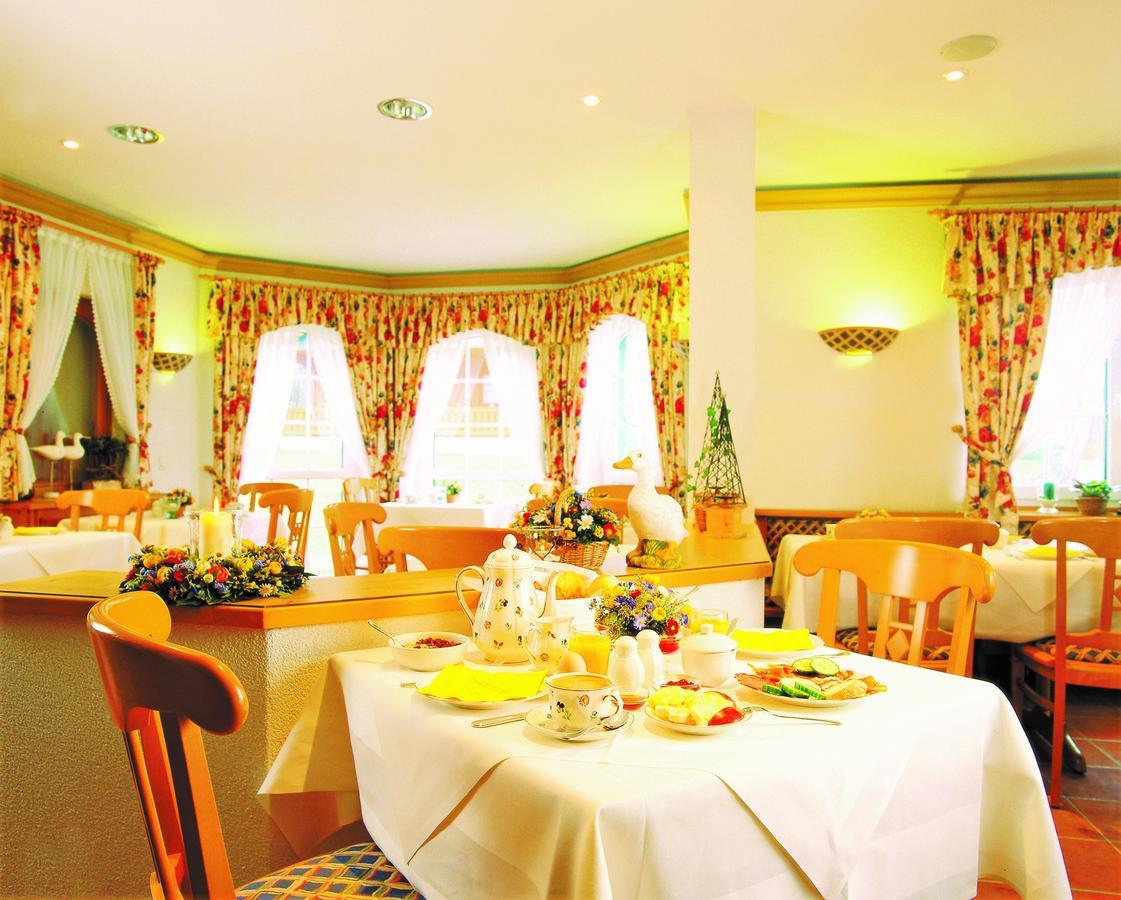 Landhaus Mueritzgarten Hotel Garni Röbel エクステリア 写真