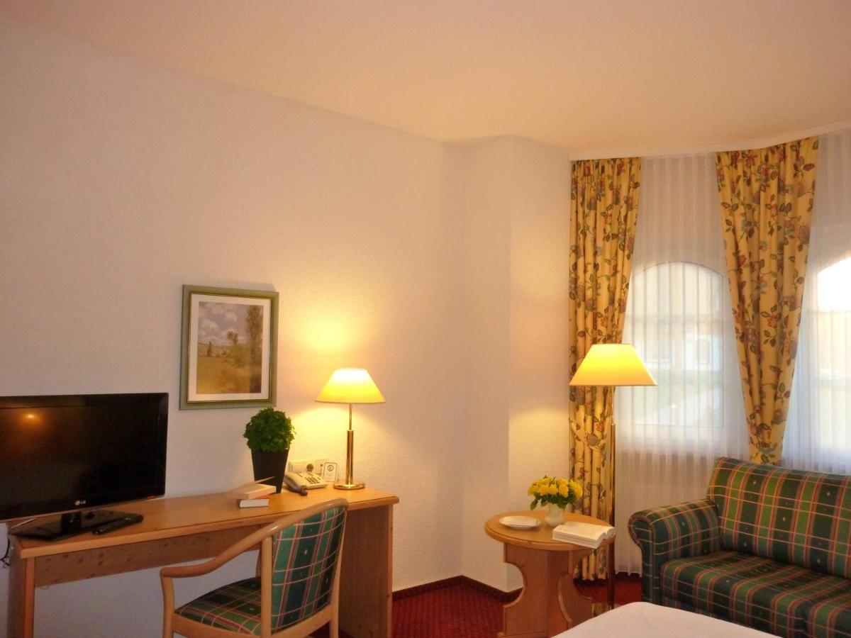 Landhaus Mueritzgarten Hotel Garni Röbel エクステリア 写真