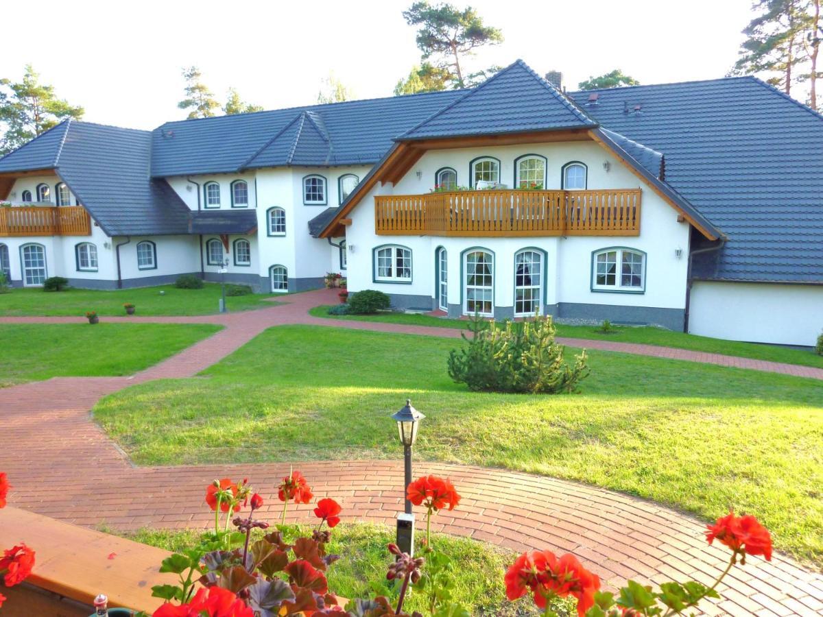 Landhaus Mueritzgarten Hotel Garni Röbel エクステリア 写真