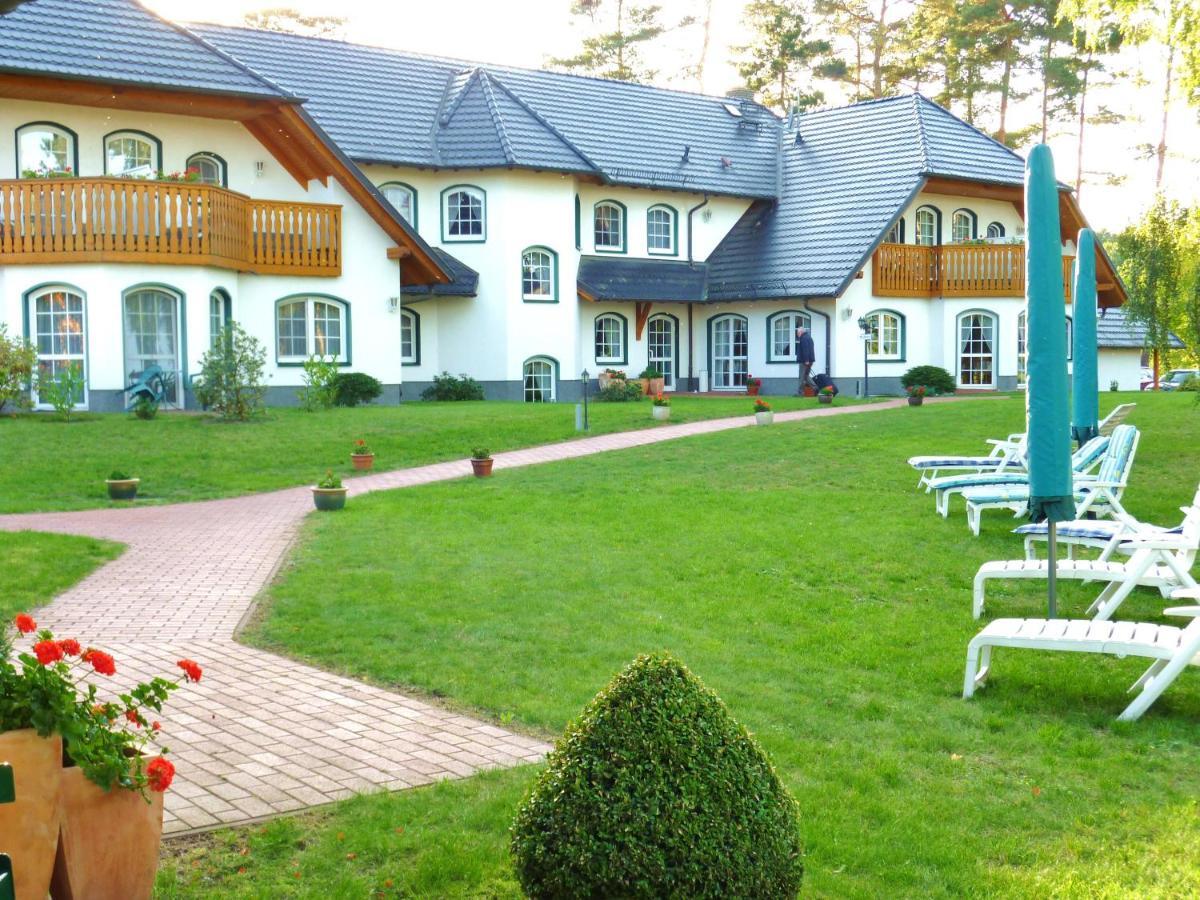 Landhaus Mueritzgarten Hotel Garni Röbel エクステリア 写真